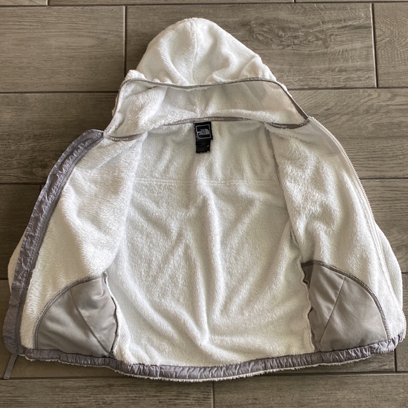 The North Face Girls White/Grey Jacket - Picture 9 of 10